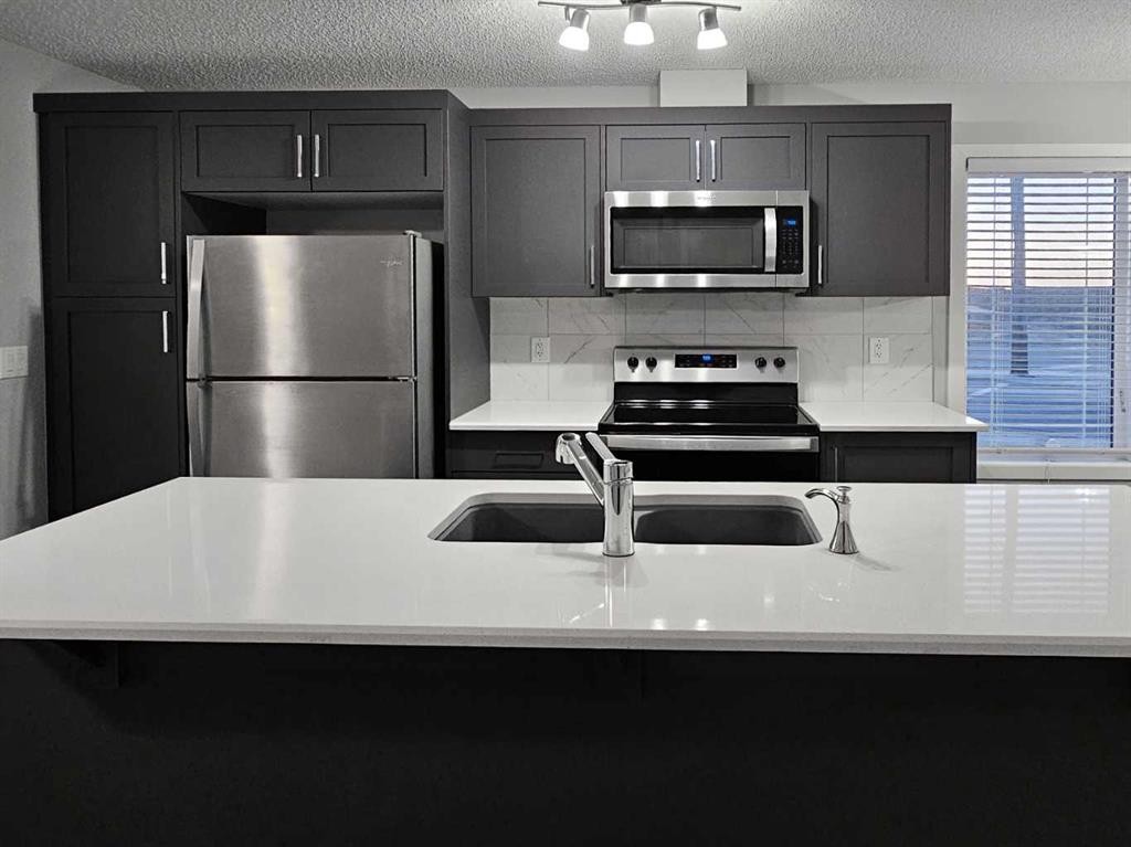 1485 148 Avenue Nw, Calgary, AB - Indoor Photo Showing Kitchen With Stainless Steel Kitchen With Double Sink With Upgraded Kitchen