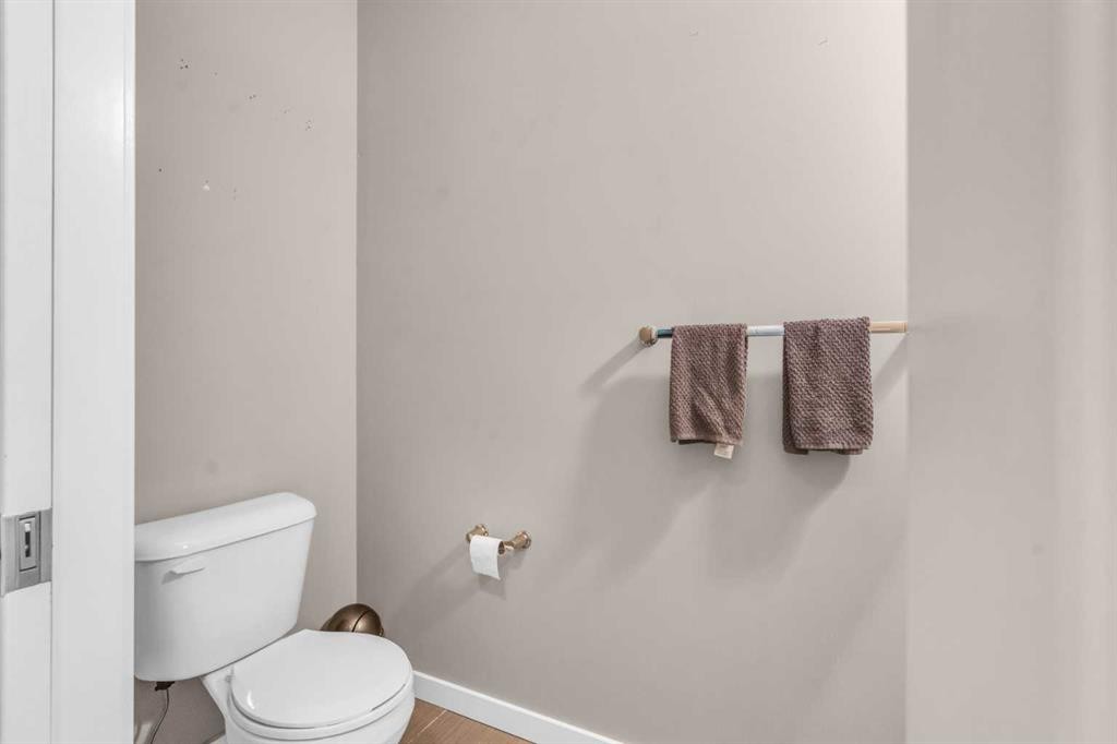 93 Copperstone Common Se, Calgary, AB - Indoor Photo Showing Bathroom