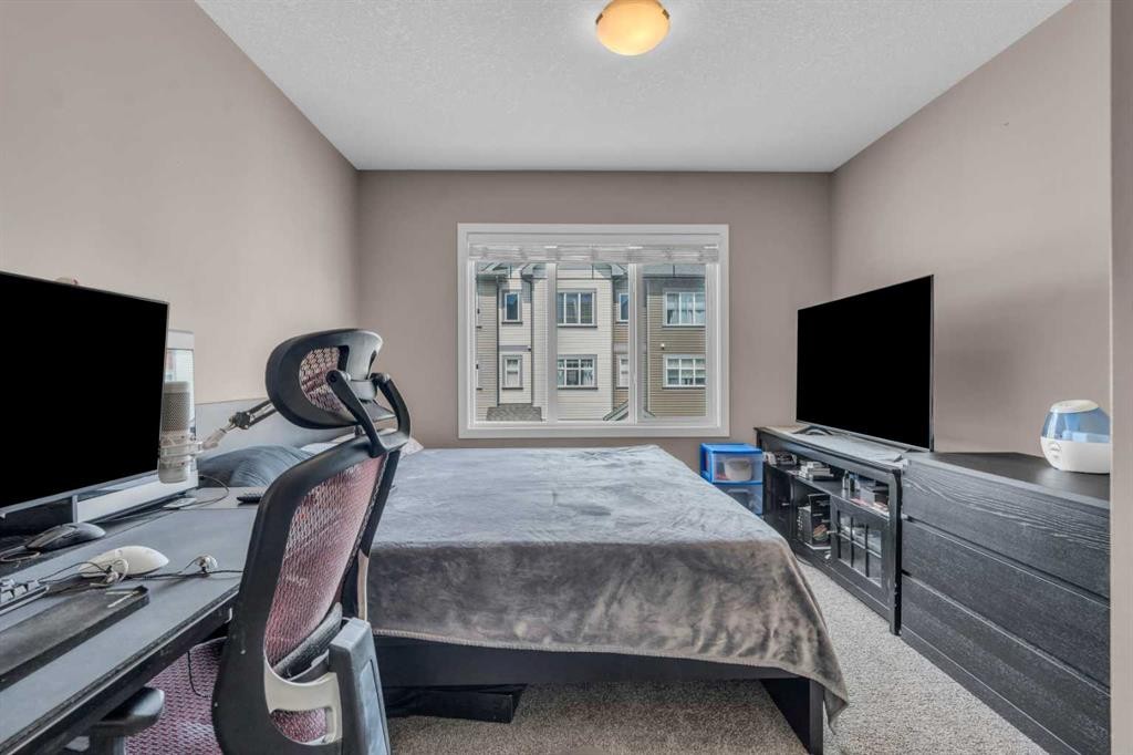 93 Copperstone Common Se, Calgary, AB - Indoor Photo Showing Bedroom