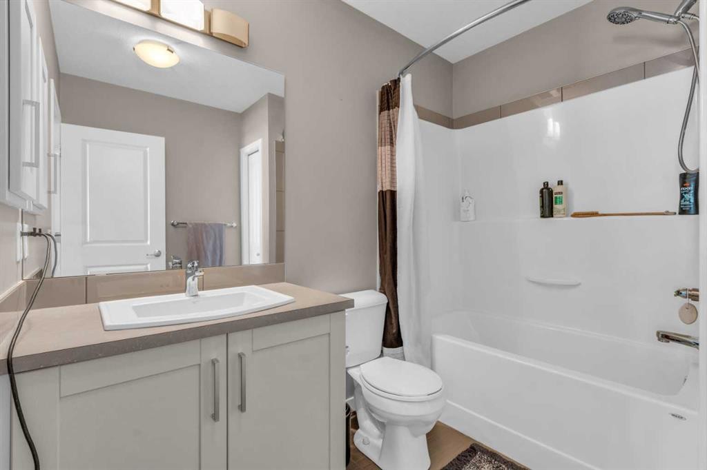 93 Copperstone Common Se, Calgary, AB - Indoor Photo Showing Bathroom