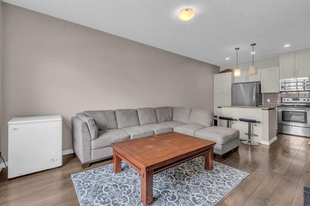 93 Copperstone Common Se, Calgary, AB - Indoor Photo Showing Other Room