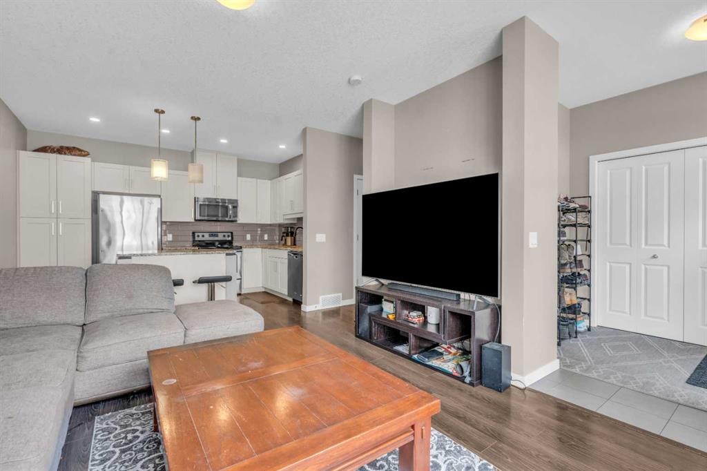 93 Copperstone Common Se, Calgary, AB - Indoor Photo Showing Living Room