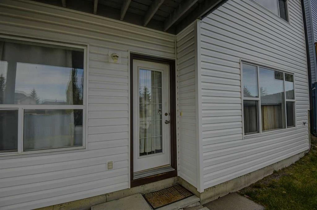 217 Somerside Close Sw, Calgary, AB - Outdoor With Exterior