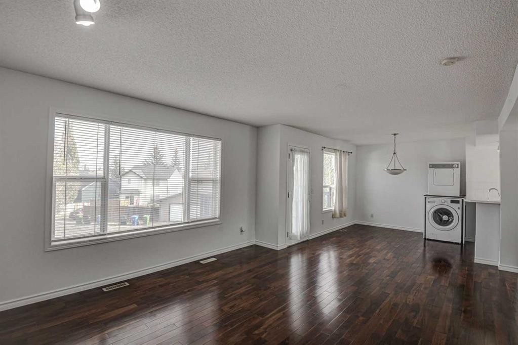 217 Somerside Close Sw, Calgary, AB - Indoor Photo Showing Other Room