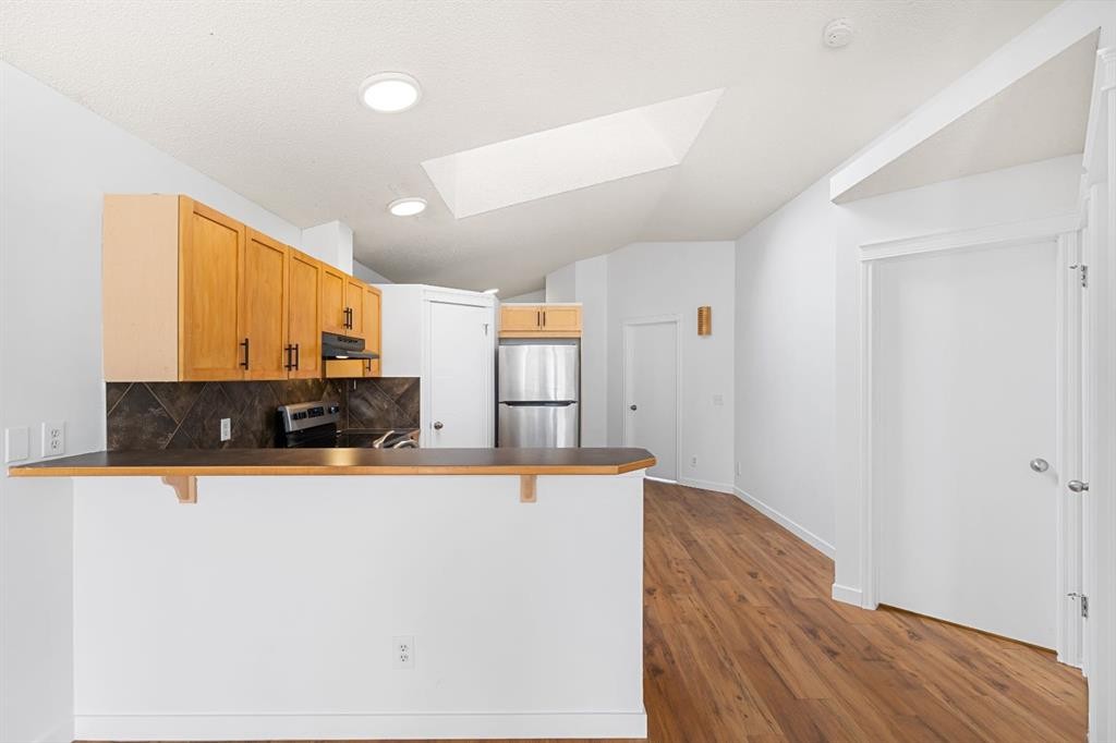 203 Prestwick Heights Se, Calgary, AB - Indoor Photo Showing Kitchen