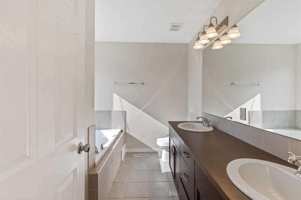 724 Windridge Road Sw, Airdrie, AB - Indoor Photo Showing Bathroom