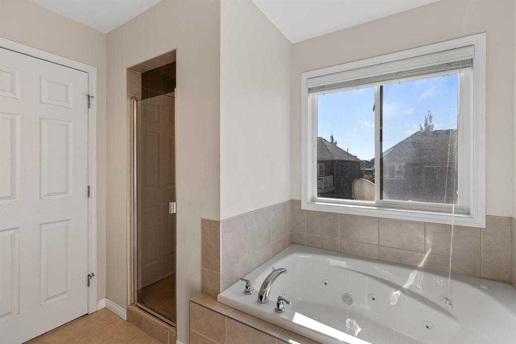 724 Windridge Road Sw, Airdrie, AB - Indoor Photo Showing Bathroom