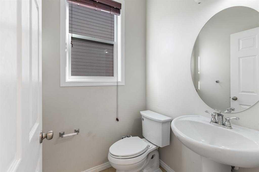 724 Windridge Road Sw, Airdrie, AB - Indoor Photo Showing Bathroom