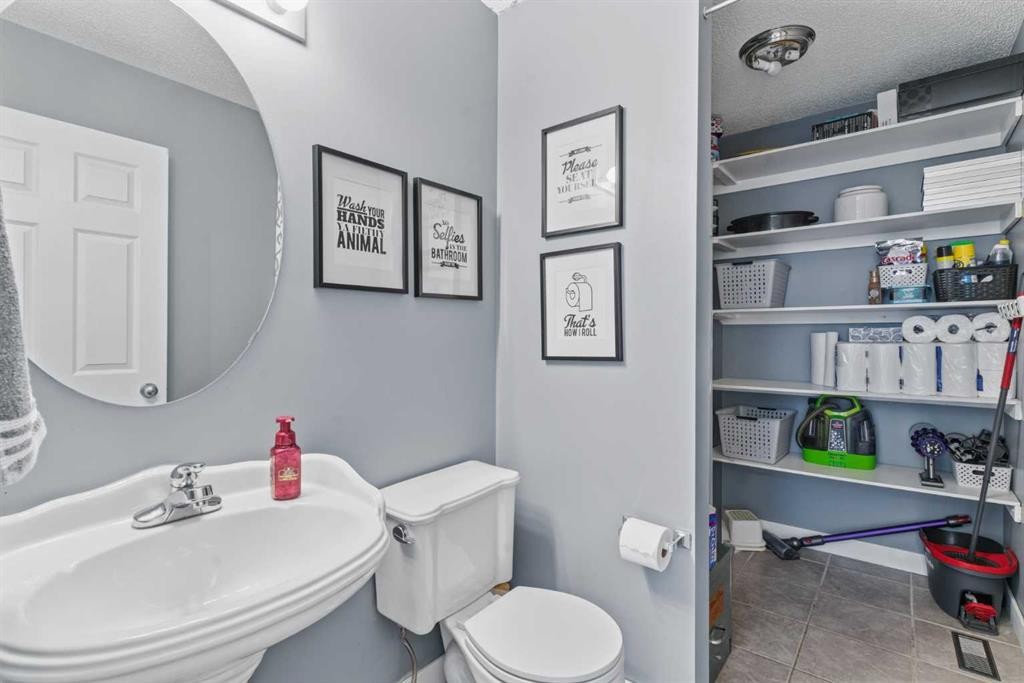 74 Evansbrooke Way Nw, Calgary, AB - Indoor Photo Showing Bathroom