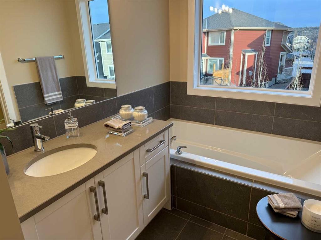 72 Sunrise Heath, Cochrane, AB - Indoor Photo Showing Bathroom