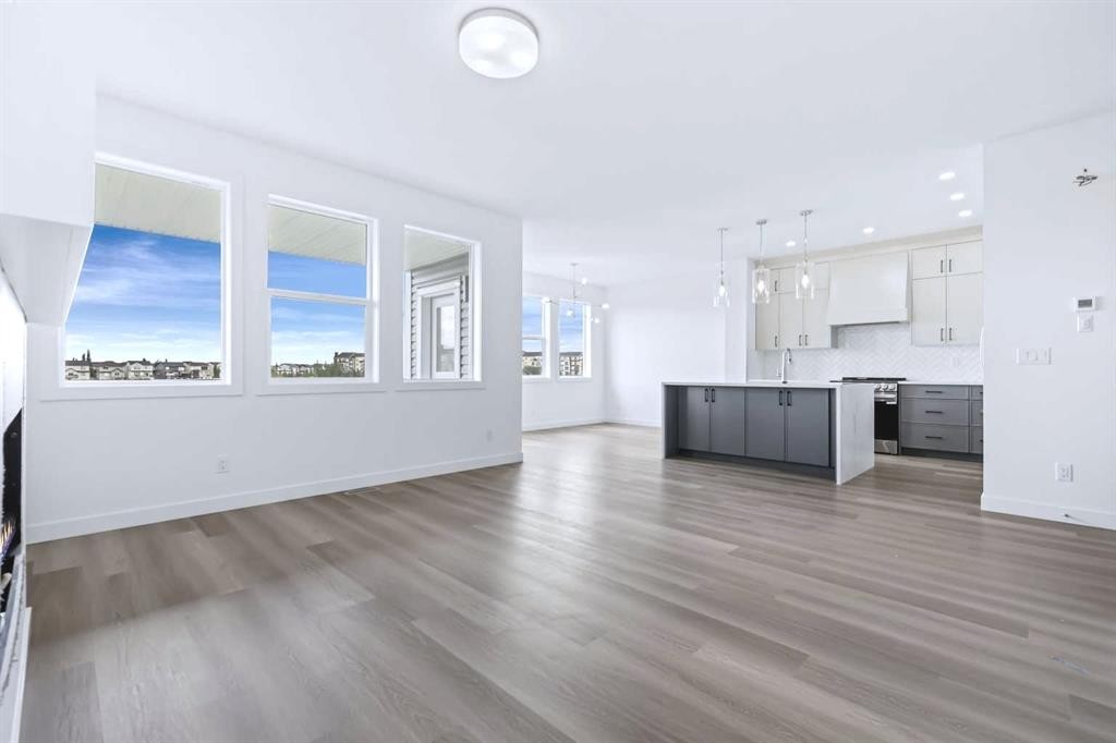 357 Copperhead Way Se, Calgary, AB - Indoor Photo Showing Kitchen