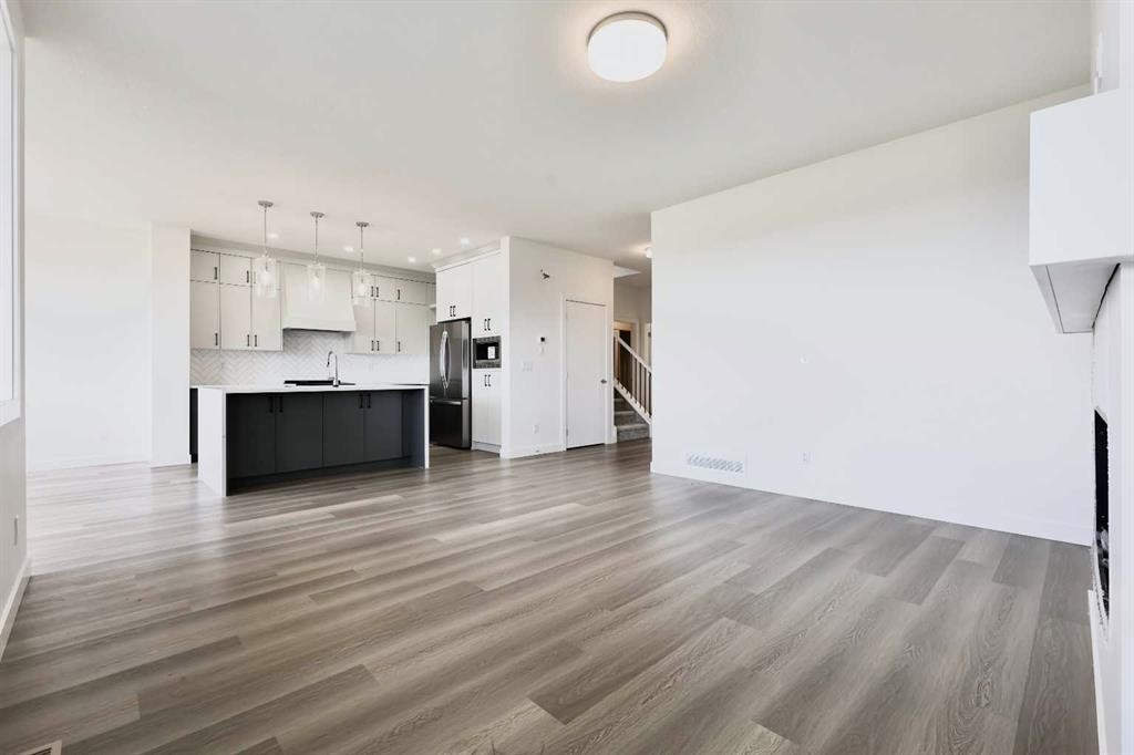357 Copperhead Way Se, Calgary, AB - Indoor Photo Showing Kitchen