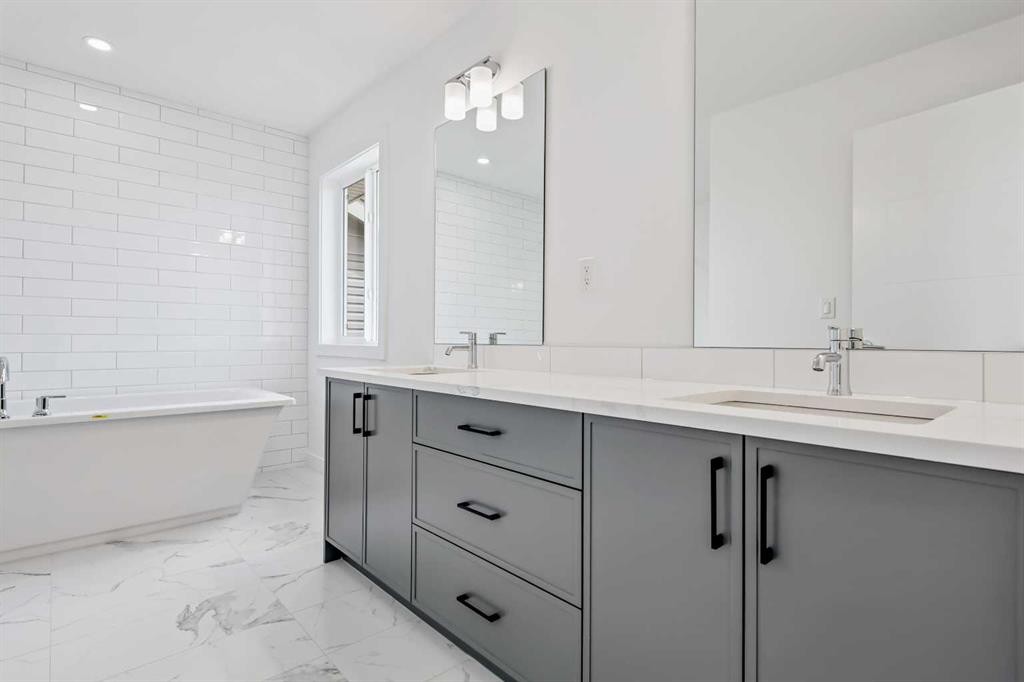 357 Copperhead Way Se, Calgary, AB - Indoor Photo Showing Bathroom