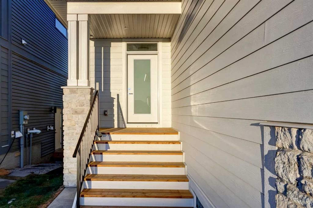 357 Copperhead Way Se, Calgary, AB - Outdoor With Exterior