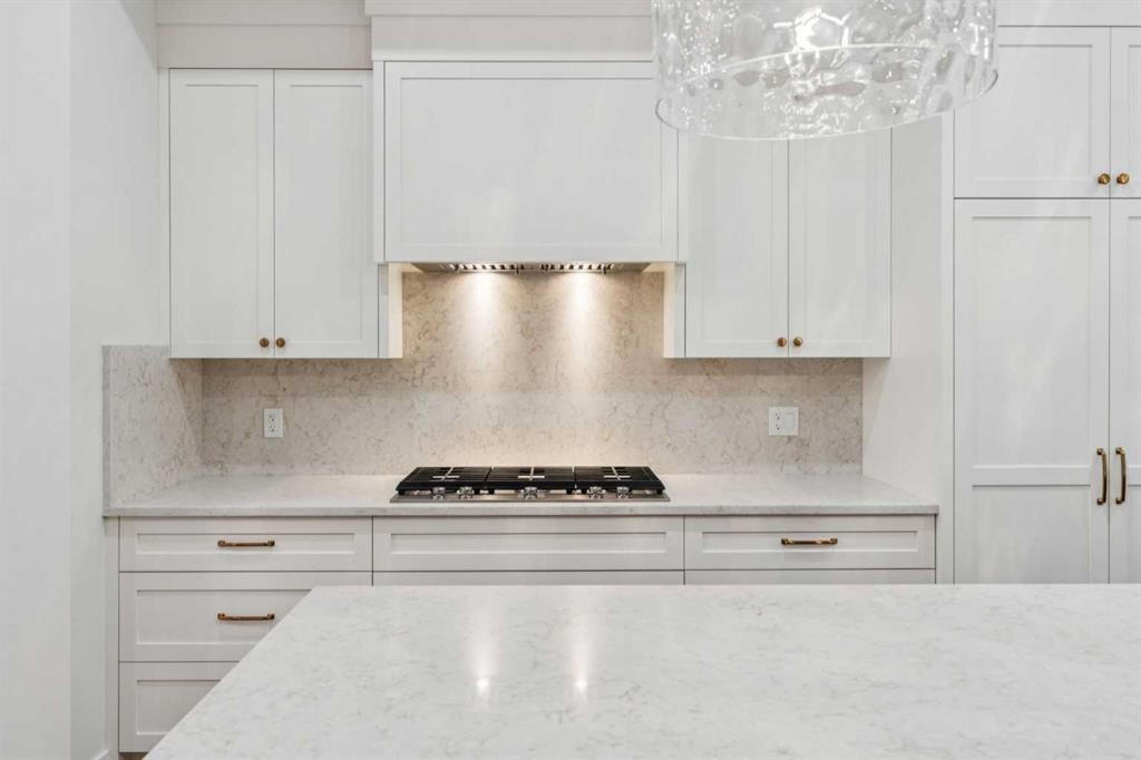 643 36 Street Sw, Calgary, AB - Indoor Photo Showing Kitchen