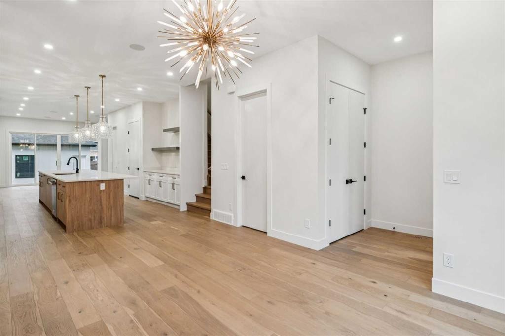 643 36 Street Sw, Calgary, AB - Indoor