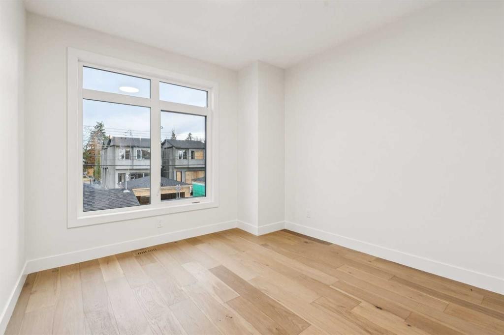 643 36 Street Sw, Calgary, AB - Indoor Photo Showing Other Room