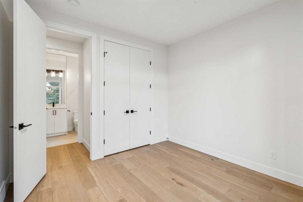 643 36 Street Sw, Calgary, AB - Indoor Photo Showing Other Room