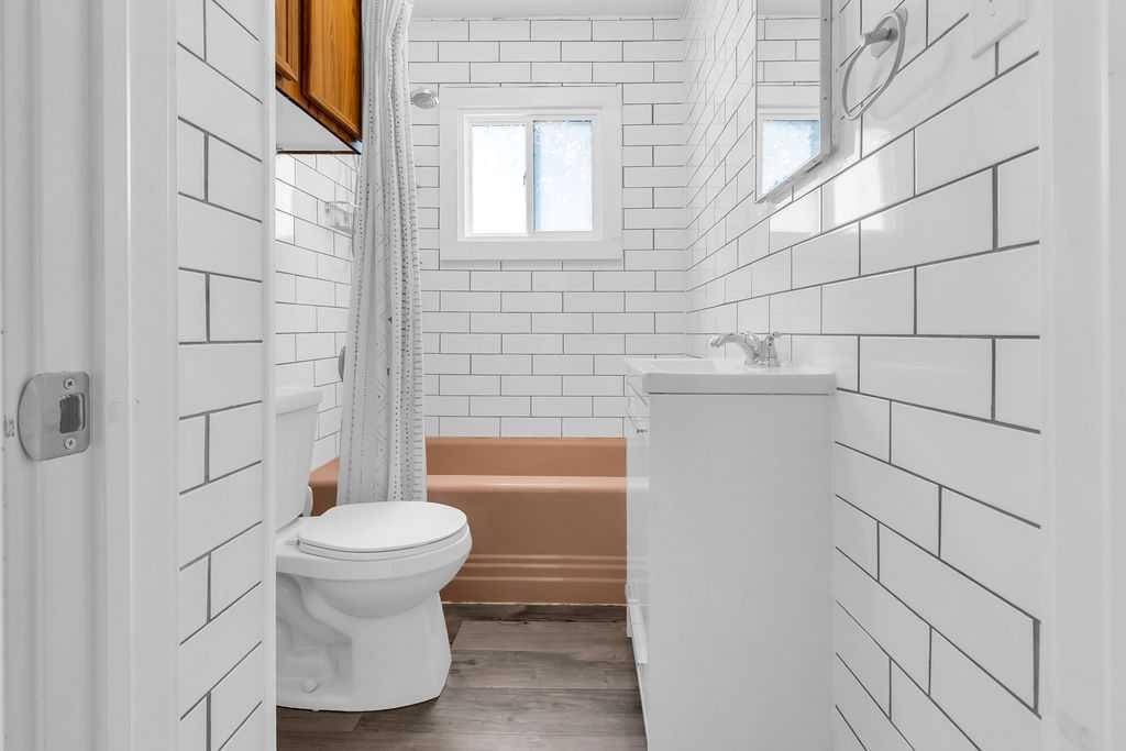 1212 Bantry Street Ne, Calgary, AB - Indoor Photo Showing Bathroom