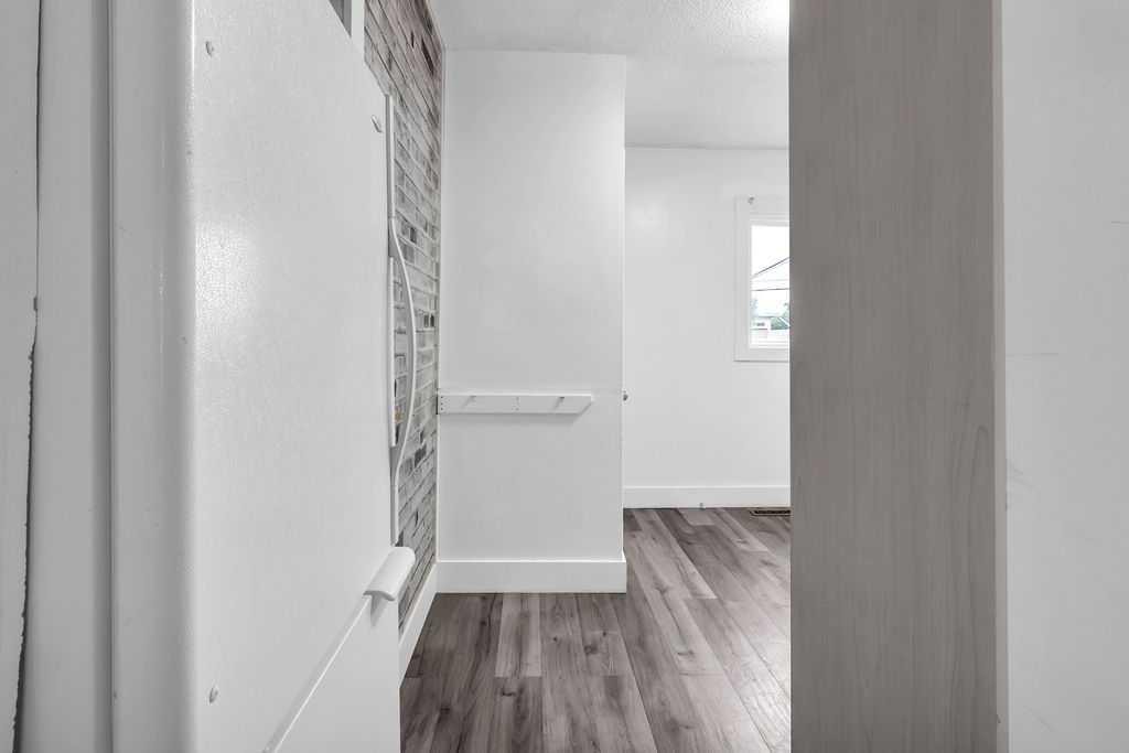 1212 Bantry Street Ne, Calgary, AB - Indoor Photo Showing Other Room