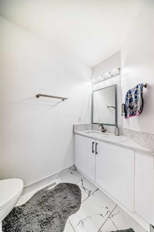 204 Coral Keys Green Ne, Calgary, AB - Indoor Photo Showing Bathroom