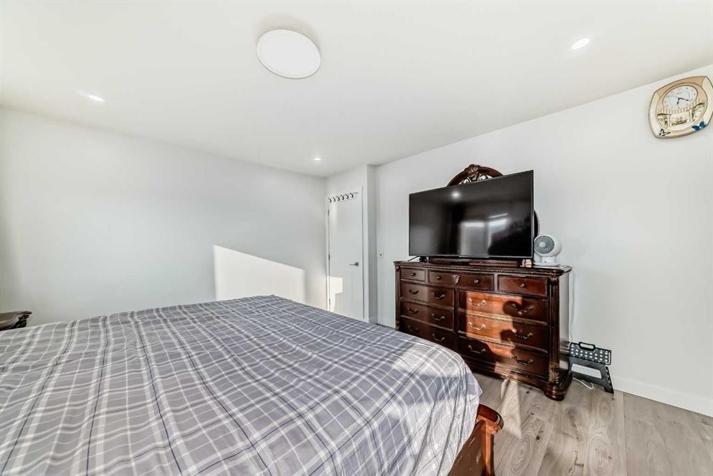 204 Coral Keys Green Ne, Calgary, AB - Indoor Photo Showing Bedroom