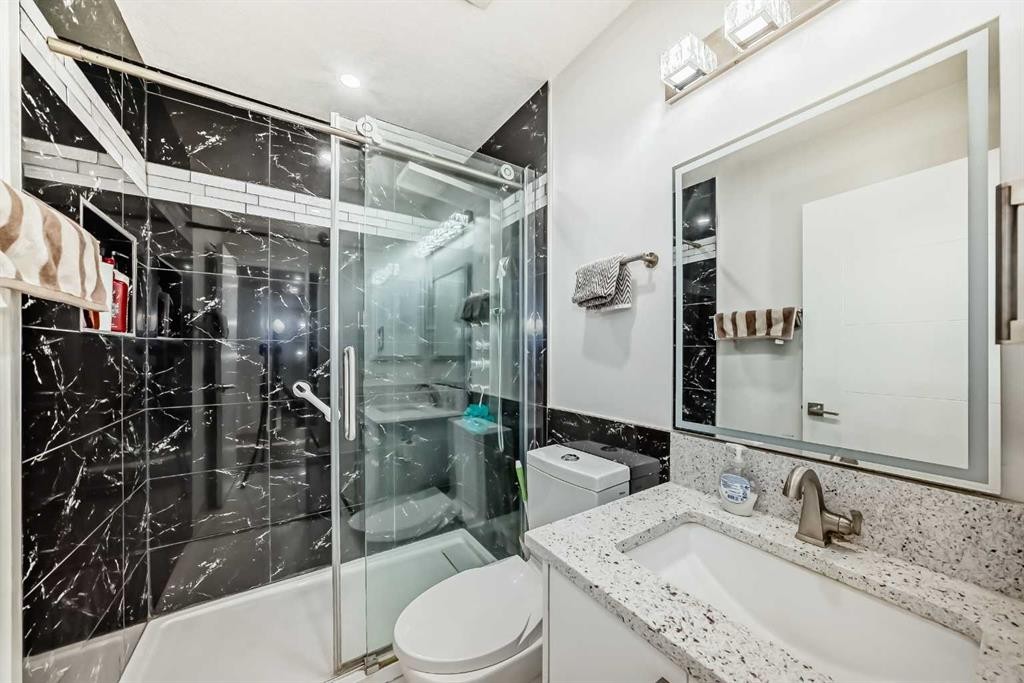 204 Coral Keys Green Ne, Calgary, AB - Indoor Photo Showing Bathroom