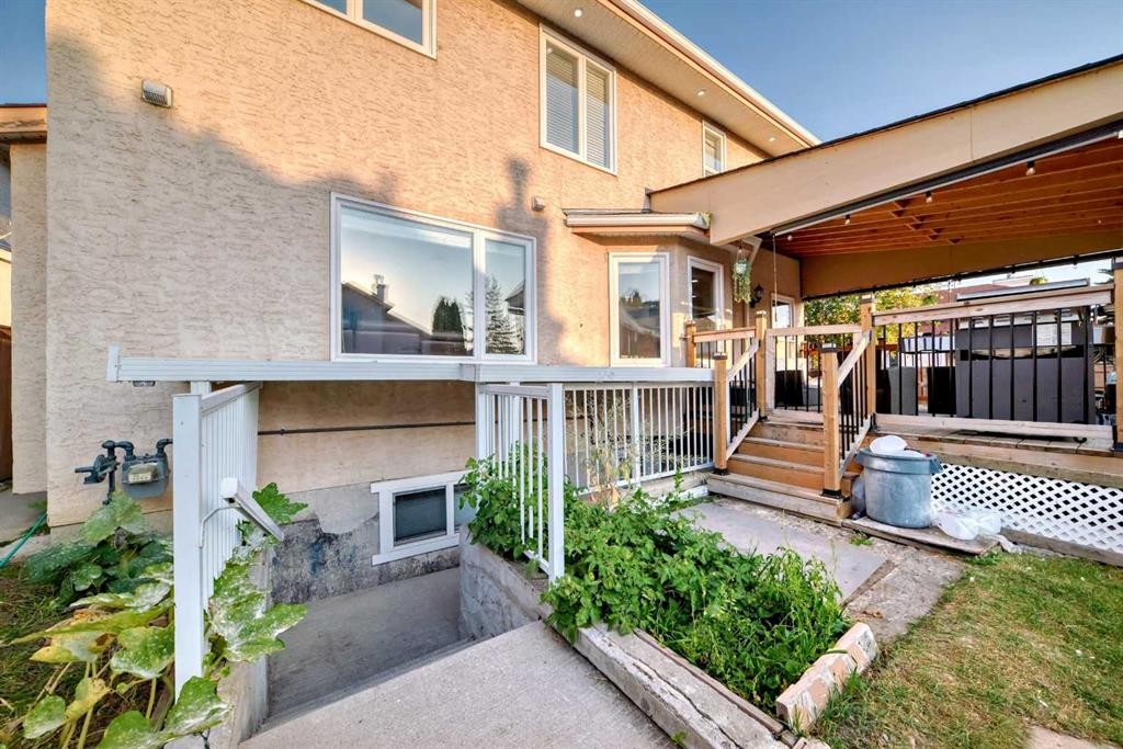 204 Coral Keys Green Ne, Calgary, AB - Outdoor With Exterior