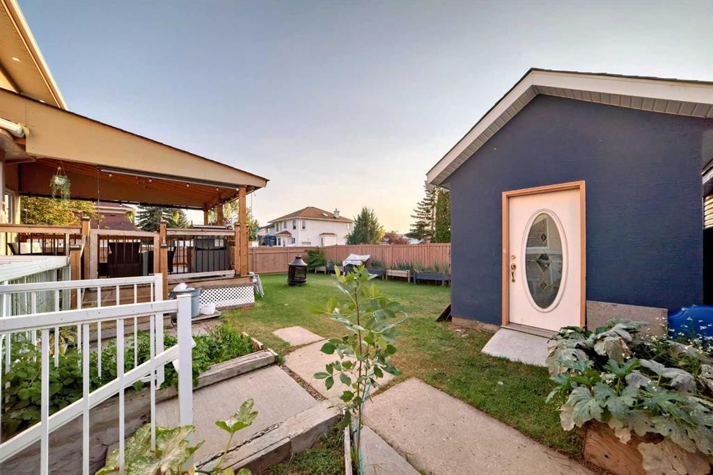 204 Coral Keys Green Ne, Calgary, AB - Outdoor With Exterior