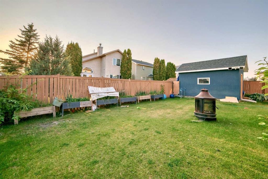 204 Coral Keys Green Ne, Calgary, AB - Outdoor