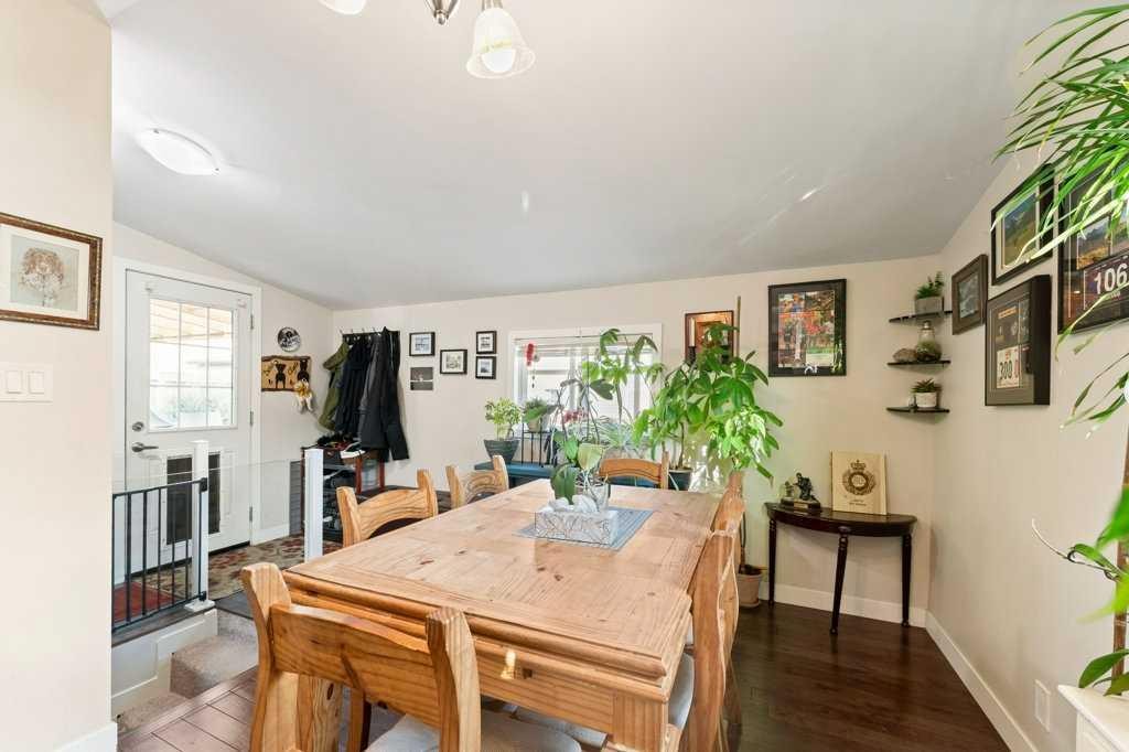 4640 81 Street Nw, Calgary, AB - Indoor Photo Showing Dining Room