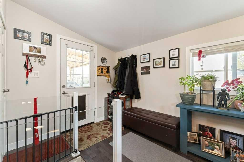 4640 81 Street Nw, Calgary, AB - Indoor Photo Showing Other Room