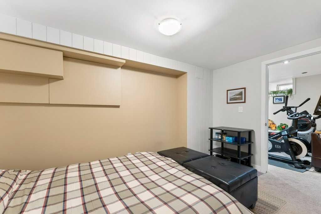 4640 81 Street Nw, Calgary, AB - Indoor Photo Showing Bedroom