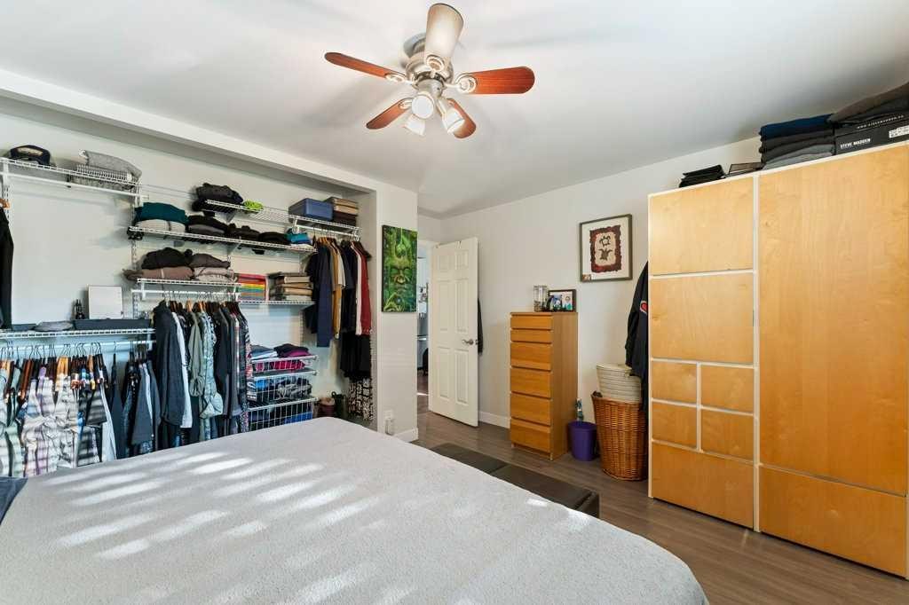 4640 81 Street Nw, Calgary, AB - Indoor Photo Showing Bedroom