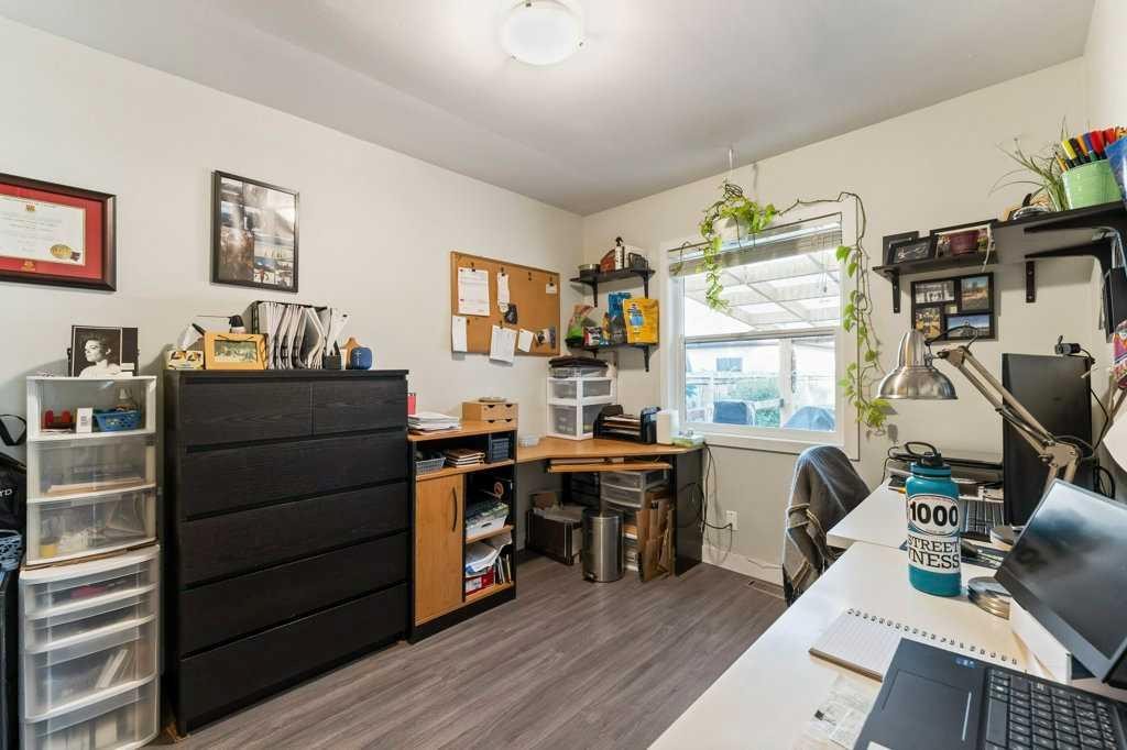 4640 81 Street Nw, Calgary, AB - Indoor Photo Showing Office