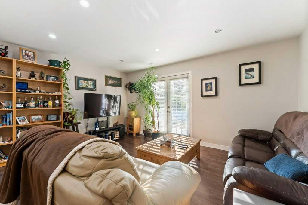 4640 81 Street Nw, Calgary, AB - Indoor Photo Showing Other Room