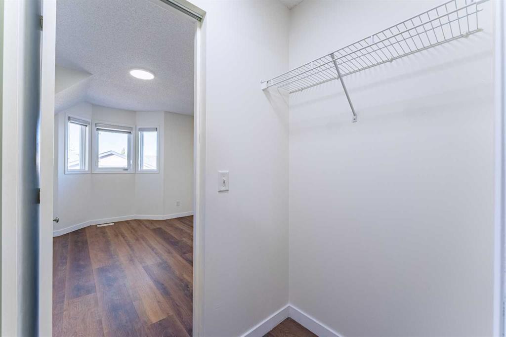121 Eversyde Point Sw, Calgary, AB - Indoor Photo Showing Other Room