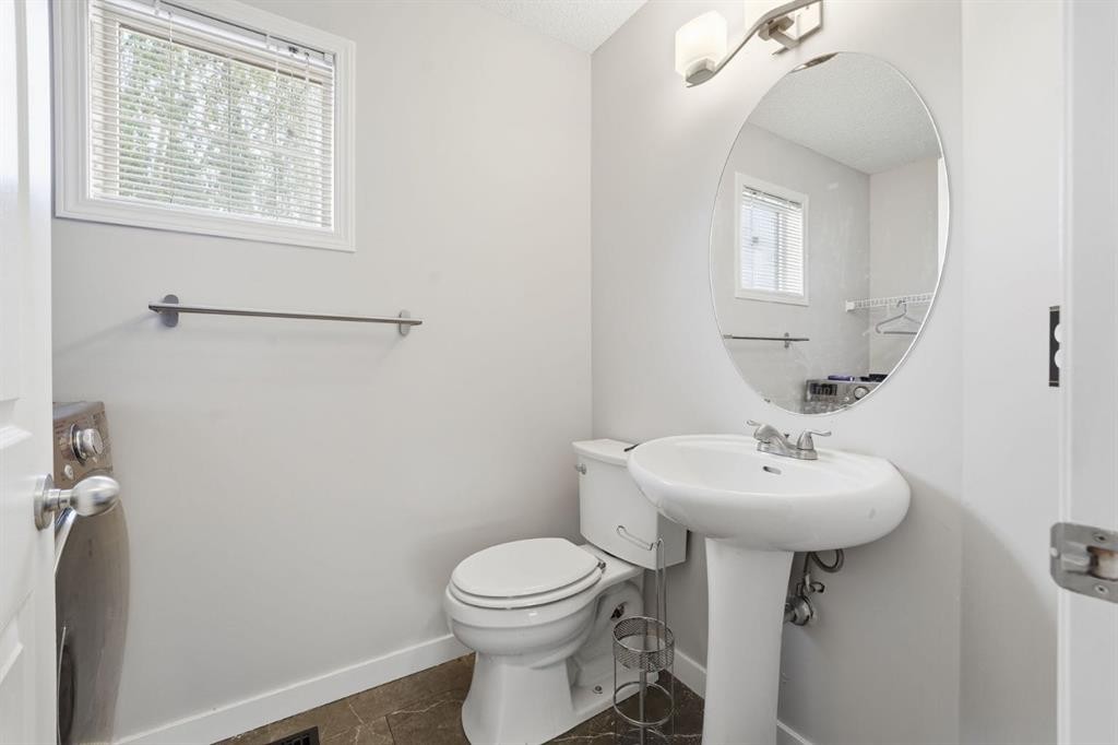 168 Copperfield Court Se, Calgary, AB - Indoor Photo Showing Bathroom