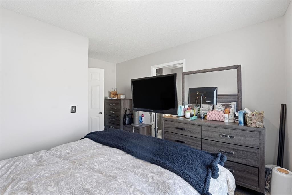 168 Copperfield Court Se, Calgary, AB - Indoor Photo Showing Bedroom
