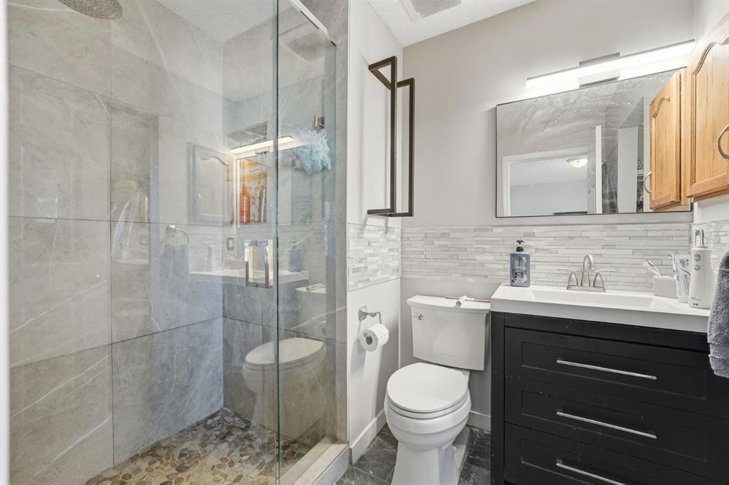 168 Copperfield Court Se, Calgary, AB - Indoor Photo Showing Bathroom