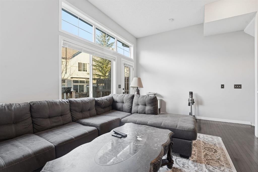 168 Copperfield Court Se, Calgary, AB - Indoor Photo Showing Living Room