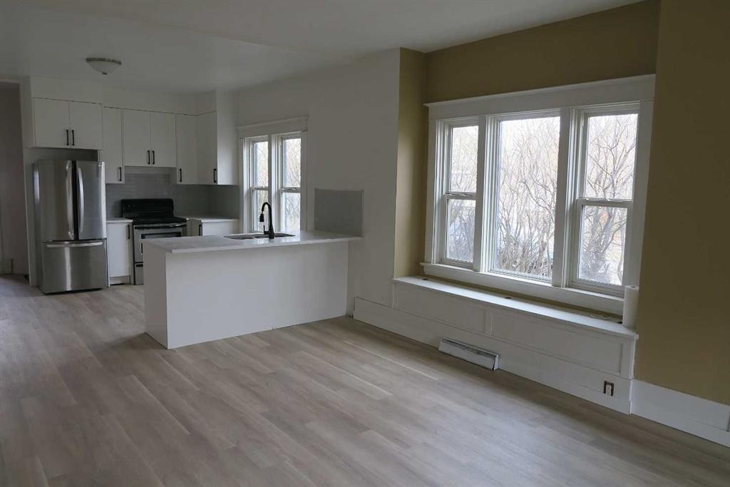 407 4 Avenue, Gleichen, AB - Indoor Photo Showing Kitchen With Stainless Steel Kitchen