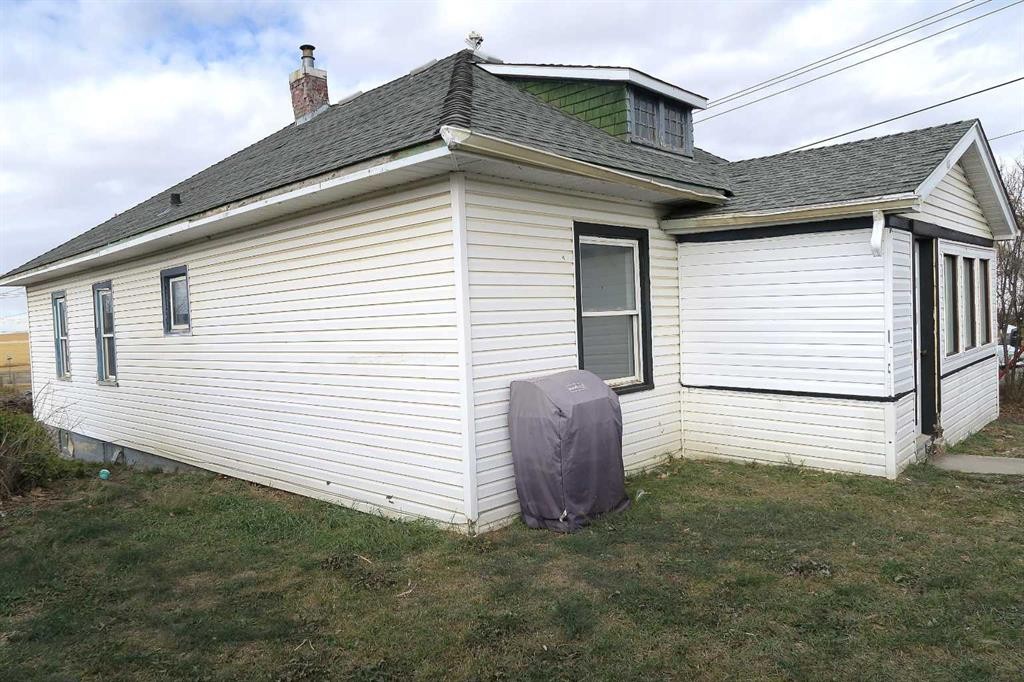 407 4 Avenue, Gleichen, AB - Outdoor With Exterior