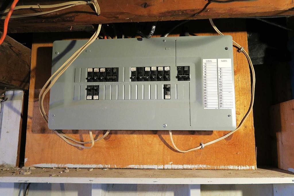 407 4 Avenue, Gleichen, AB - Indoor Photo Showing Other Room