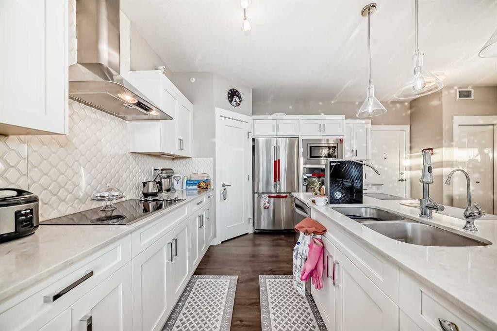 405-10 Walgrove Walk Se, Calgary, AB - Indoor Photo Showing Kitchen With Stainless Steel Kitchen With Double Sink With Upgraded Kitchen