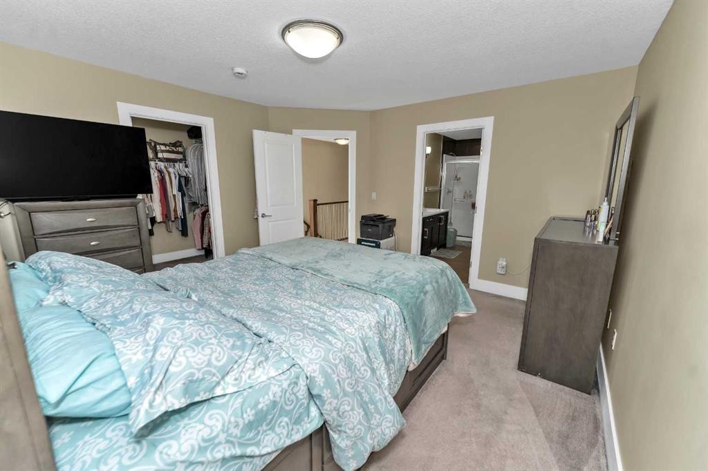 7432 Ogden Road Se, Calgary, AB - Indoor Photo Showing Bedroom