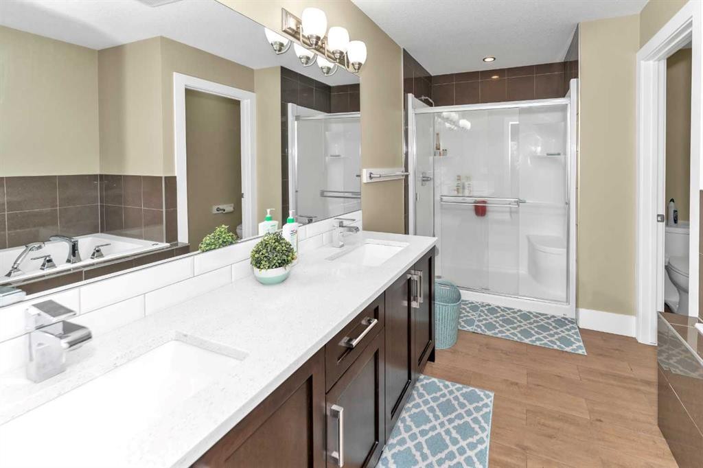 7432 Ogden Road Se, Calgary, AB - Indoor Photo Showing Bathroom