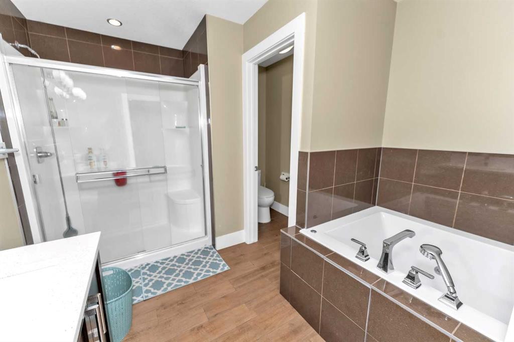 7432 Ogden Road Se, Calgary, AB - Indoor Photo Showing Bathroom