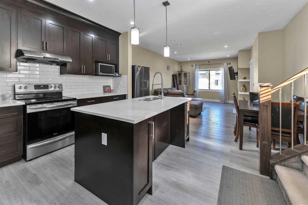 7432 Ogden Road Se, Calgary, AB - Indoor Photo Showing Kitchen With Upgraded Kitchen