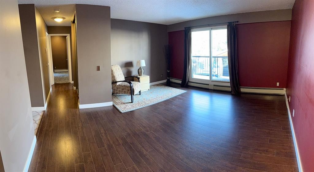 203-234 5 Avenue Ne, Calgary, AB - Indoor Photo Showing Other Room